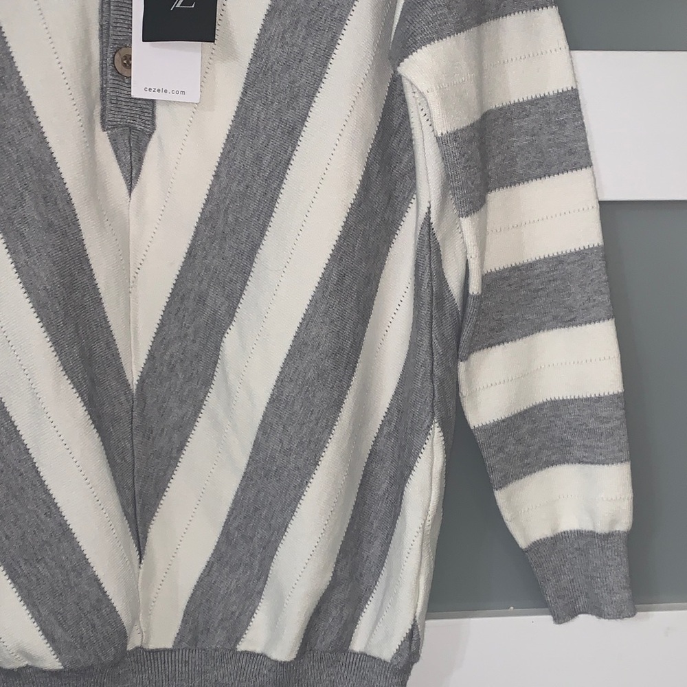 Chic V-Neck Gray and White Striped Sweater - Picture 4 of 5
